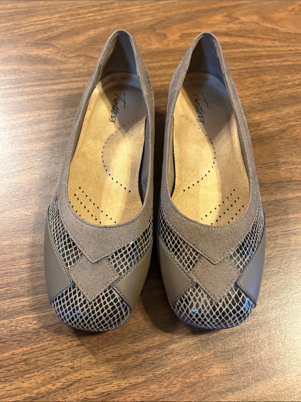 Trotters Taupe Brown Mesh & Suede Flats